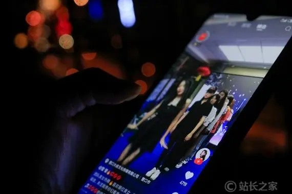 电脑端怎么登录两个快手号？